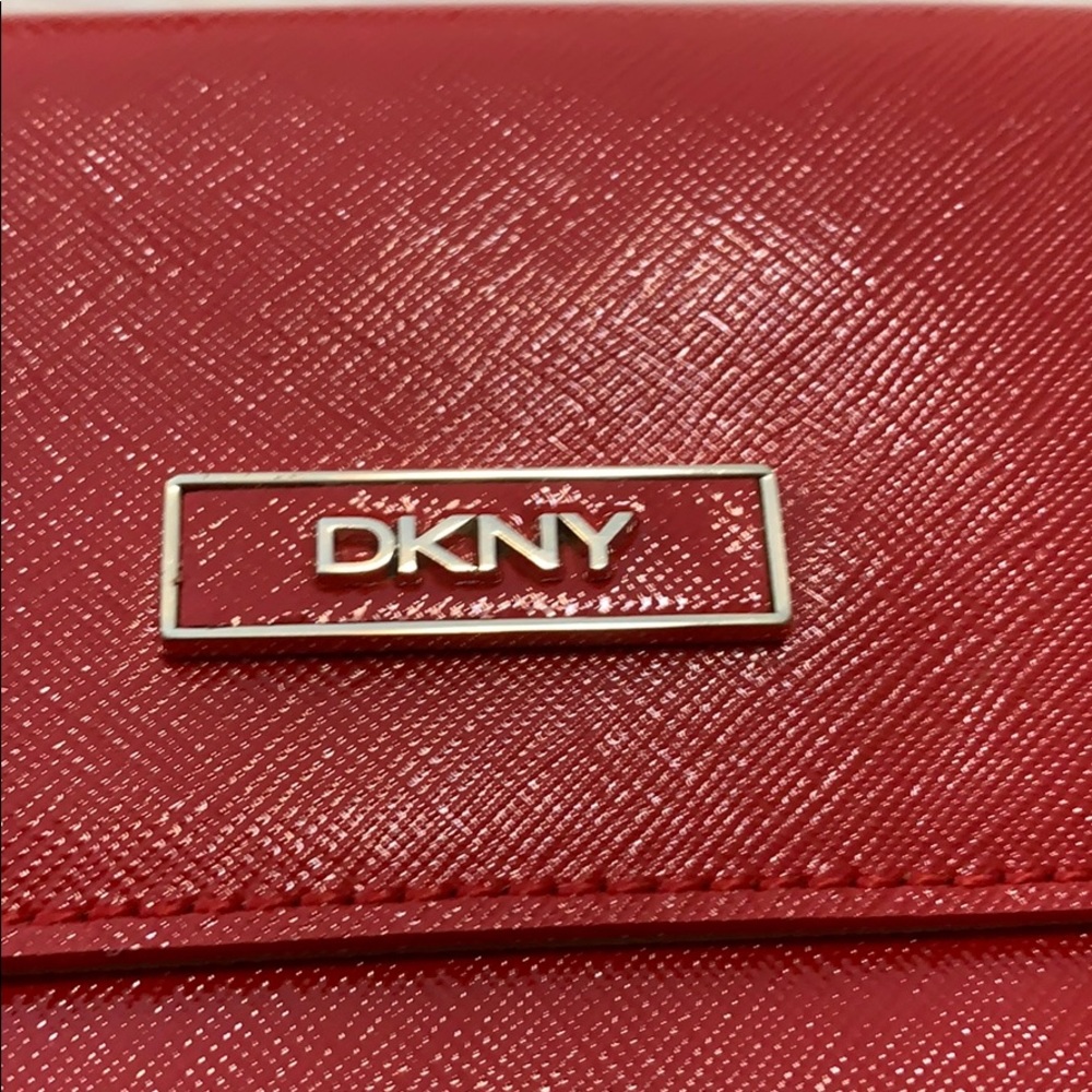 DKNY (4) - Picture 5 of 7